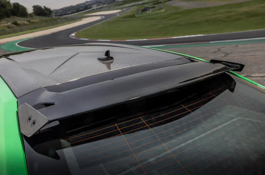 عکس | ورود جنجالی غول سبزرنگ لامبورگینی به پیست