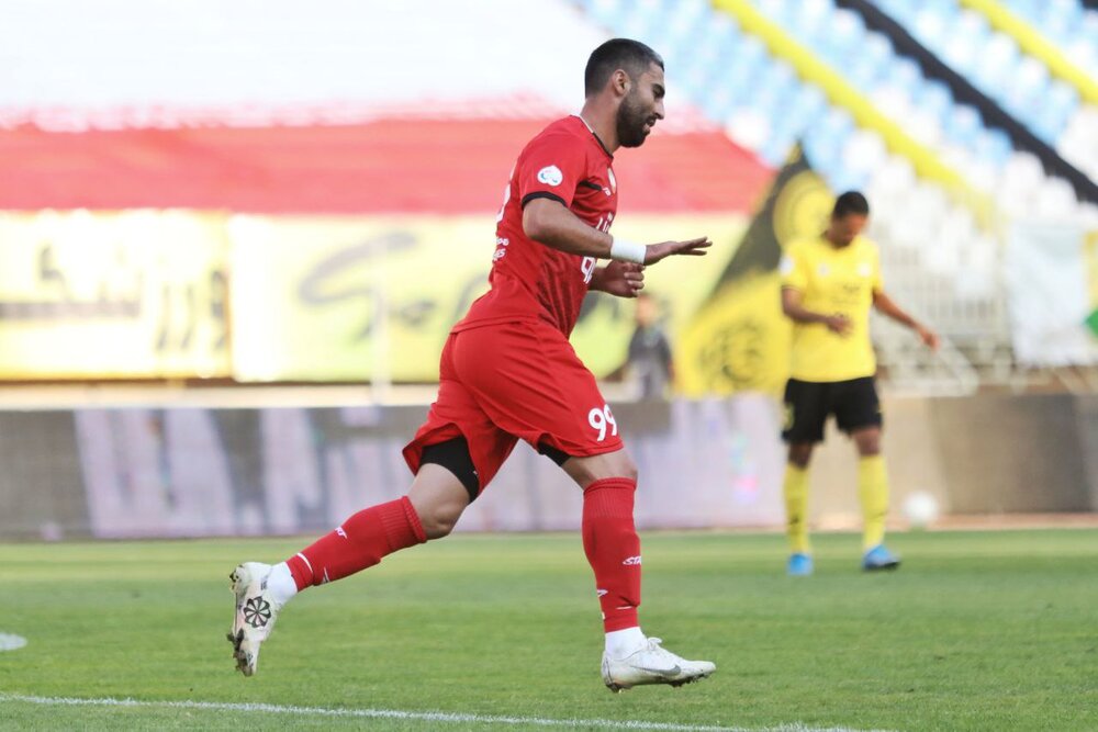 خوشحالی استقلالیها از درخشش ستاره قرمزپوش/عکس