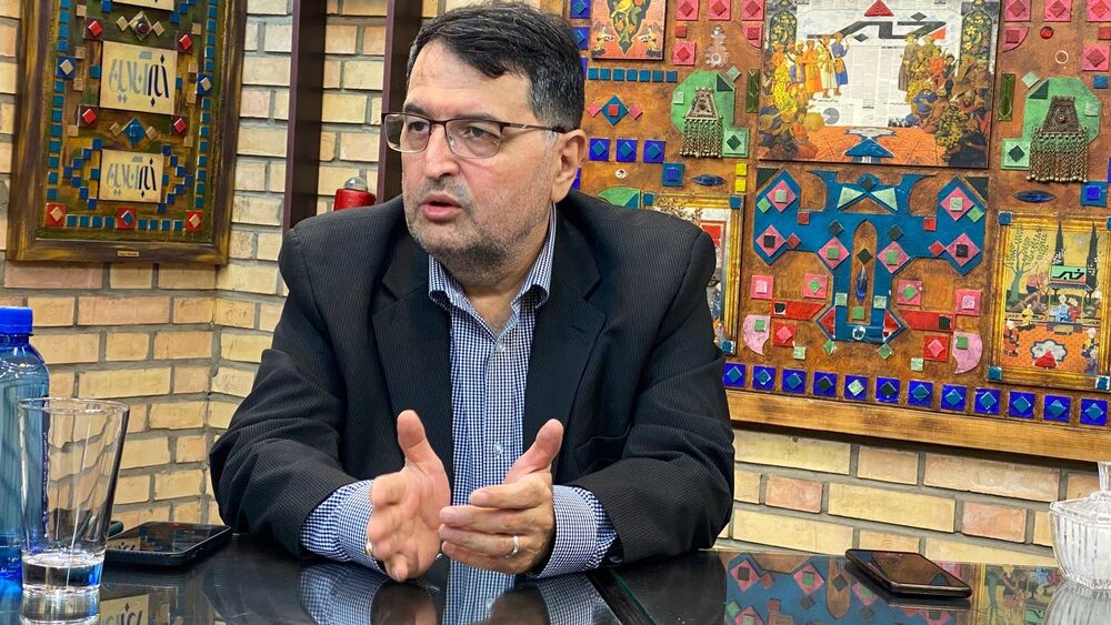 تفرشی: تعطیلی تلویزیون بیبیسی فارسی هم بعید نیست/ از مقابله با تباهی به مسابقه با تباهی رسیدهاند