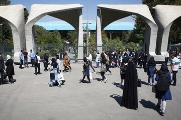 تصویری جالب از سر در دانشگاه تهران / عکس