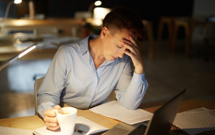 اگر زیاد کار میکنید منتظر این عوارض در بدنتان باشید