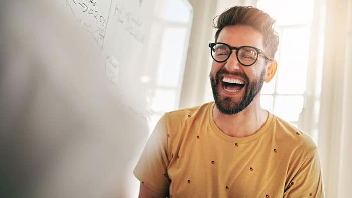 مرگ بر اثر خندههای زیاد؛ واقعیت یا دروغ؟