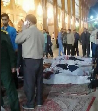 حمله تروریستی به حرم شاهچراغ شیراز / ۱۵ شهید و ۴۰ زخمی، تاکنون / دو تروریست دستگیر شدند
