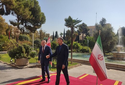 Iran FM welcomes Belarus FM at Foreign Ministry compound