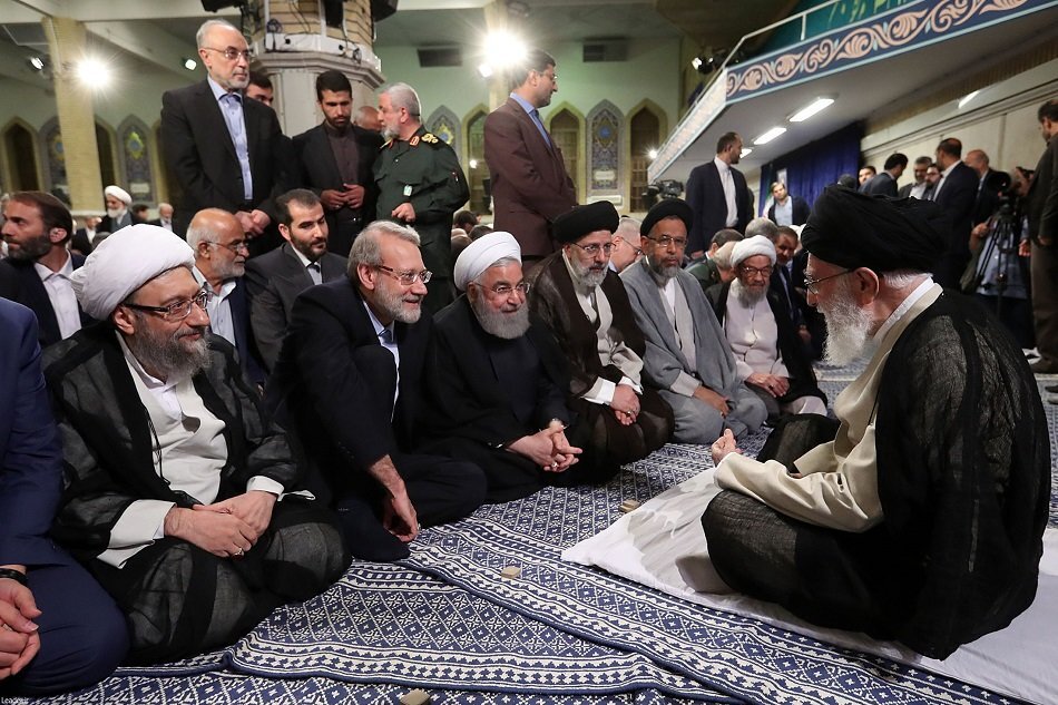 تندروها میانه روها را عامل بدبختی ایران می دانند/تا تندروها به قدرت رسیدند کشور به هم ریخت