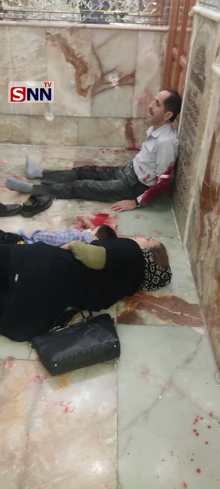 عکس| تصویری دلخراش از یک مادر و کودک شهید در حادثه تروریستی امروز