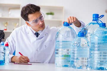 آب قلیایی خواص درمانی دارد؟ آب قلیایی خواص درمانی دارد؟