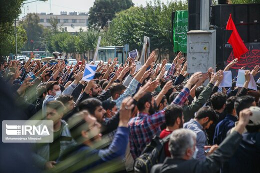 تجمع اعتراضی دانشجویان مقابل سفارت انگلیس