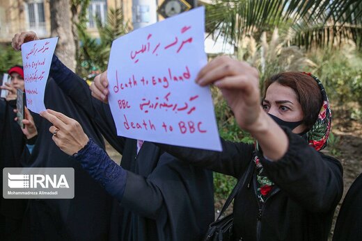 تجمع اعتراضی دانشجویان مقابل سفارت انگلیس