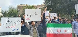 تجمع دانشجویان بسیجی مقابل سفارت انگلیس در تهران + عکس ها