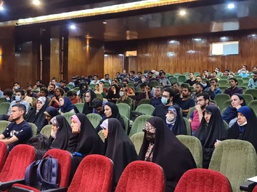 دانشگاه‌ و دانشجو موتور محرکه کشور است
