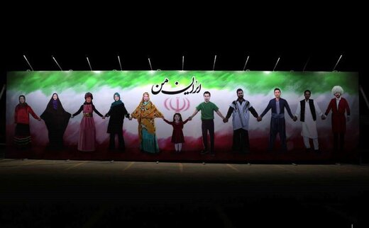 اجرای سینمایش ۴۱۰ برج میلاد به شهدای شیراز تقدیم شد اجرای سینمایش ۴۱۰ برج میلاد به شهدای شیراز تقدیم شد