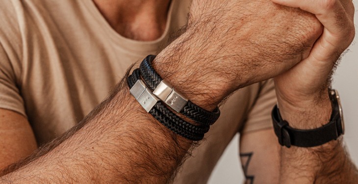 ۵ اکسسوری که باعث جذابیت بیشتر آقایان خواهد شد