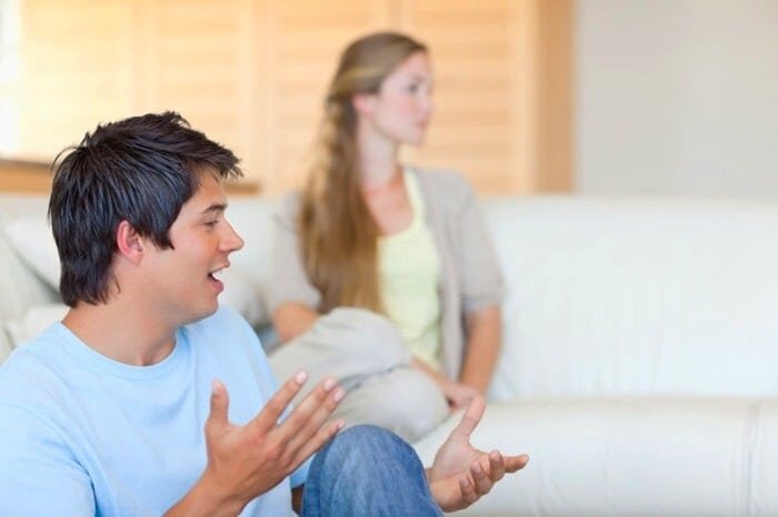 همسرتان را سوژهی خندههای خود نکنید/ آسیبهای جبرانناپذیر رابطه توهین آمیز کلامی