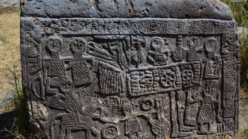 تصاویر | کشف شمایلی عجیب شبیه به آدم فضایی‌ها در سنگ‌نگاره‌های باستانی