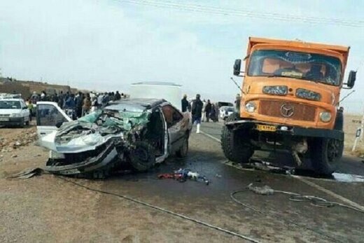 تصادف هولناک کامیون و پژو / ۱۱ نفر کشته و زخمی شدند