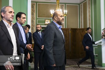 منتقدان، حلقه محاصره «رستم» را تنگ‌تر کردند؟ / نماینده مجلس: وزیر راه،  استعفاء ندهد، استیضاح می‌شود