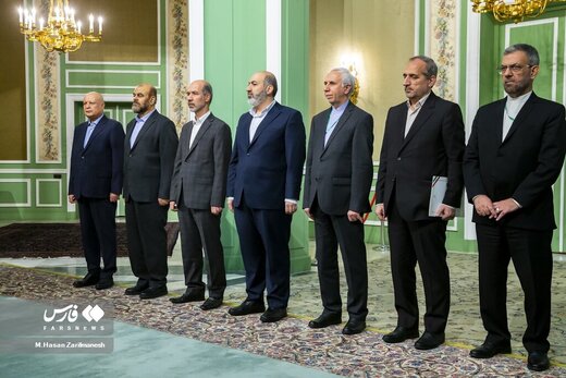 پیام معنادار «رستم» به منتقدان عکس او با خانم بیحجاب / وزیر راه همراه رئیسی در ضیافت کاخ سعدآباد + عکس پیام معنادار «رستم» به منتقدان عکس او با خانم بیحجاب / وزیر راه همراه رئیسی در ضیافت کاخ سعدآباد + عکس