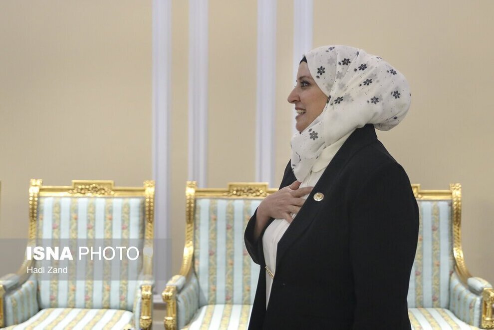  پوشش و حجاب زن پارلمانی سوری در دیدار با قالیباف