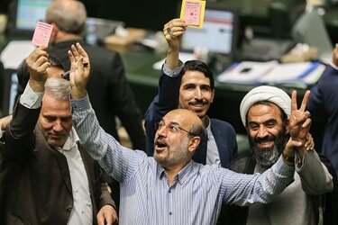 وزیر صمت «ورق آس» رو کرد /کمپین رسانه ای تندروها چگونه استیضاح فاطمی امین را شکست داد؟