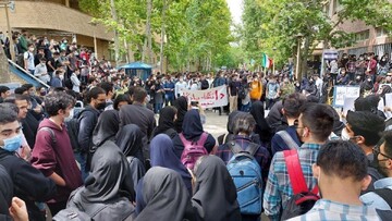 گزارش روزنامه همشهری از وضعیت دانشگاهها/ اساتید از همان ترم اول، دانشجویان را تشویق به مهاجرت میکنند گزارش روزنامه همشهری از وضعیت دانشگاهها/ اساتید از همان ترم اول، دانشجویان را تشویق به مهاجرت میکنند