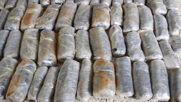 کشف بیش از ۲۰۰ کیلوگرم مواد مخدر در میناب