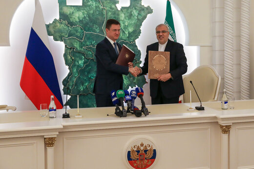 ايران وروسيا توقعان 4 مذكرات لتوسيع التعاون بين البلدين 