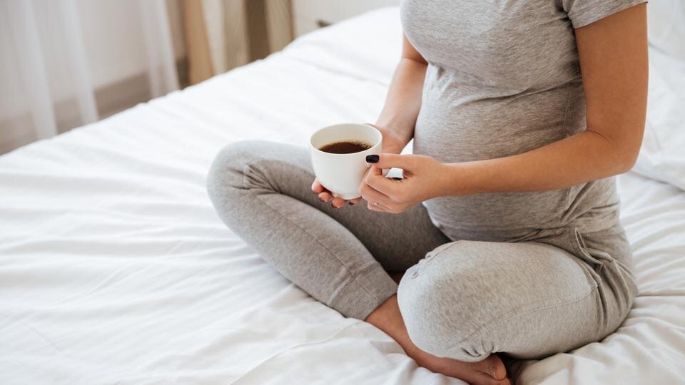توصیه مهم به خانم های باردار؛ در دوران بارداری قهوه نخورید!