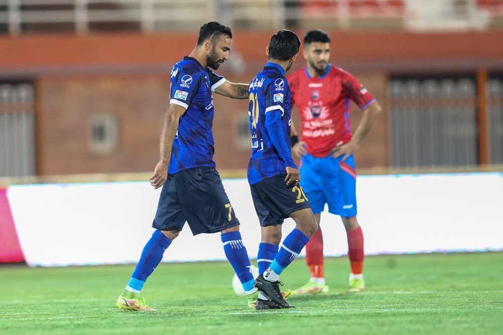 عکس | اشک به جای گیتار؛ بغض ارسلان ترکید!