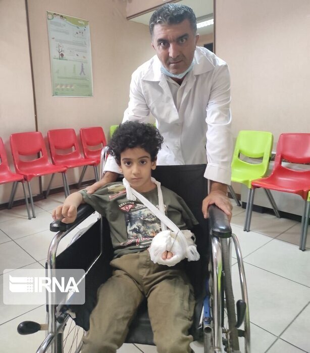 حرفهای دلخراش آرتین به پرستار در بیمارستان: پدرم سوراخ سوراخ شده و مادرم سرش ترکیده ...