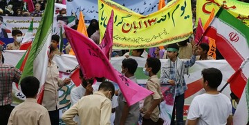 راهپیمایی 13 آبان در هرمزگان آغاز شد راهپیمایی 13 آبان در هرمزگان آغاز شد