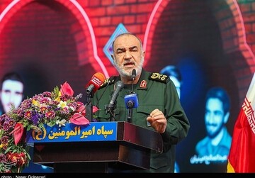 فرمانده کل سپاه: مردم در طول مسیر راهپیمایی ۱۳ آبان که می‌آمدم، فقط ندای انتقام سر می‌دادند