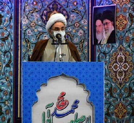 خطیب جمعه رشت: دشمنان می خواستند دلار را تا 50 هزار تومان بالا ببرند، اما دولت بازار را مدیریت کرد