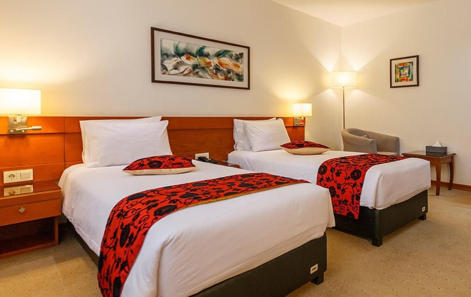 هتل الیزه شیراز، هتل محبوب معالی آباد