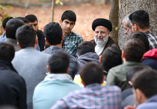 رئیسی هم همنشین و همسخن دانشآموزان شد + گزارش تصویری رئیسی هم همنشین و همسخن دانشآموزان شد + گزارش تصویری