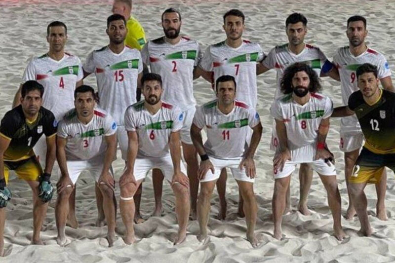 ببینید | هم‌خوانی سرود ملی ایران توسط بازیکنان تیم ملی فوتبال ساحلی در فینال مسابقات بین قاره‌ای