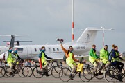 ببینید | اقدام جنجالی فعالان محیط زیستی در فرودگاه آمستردام