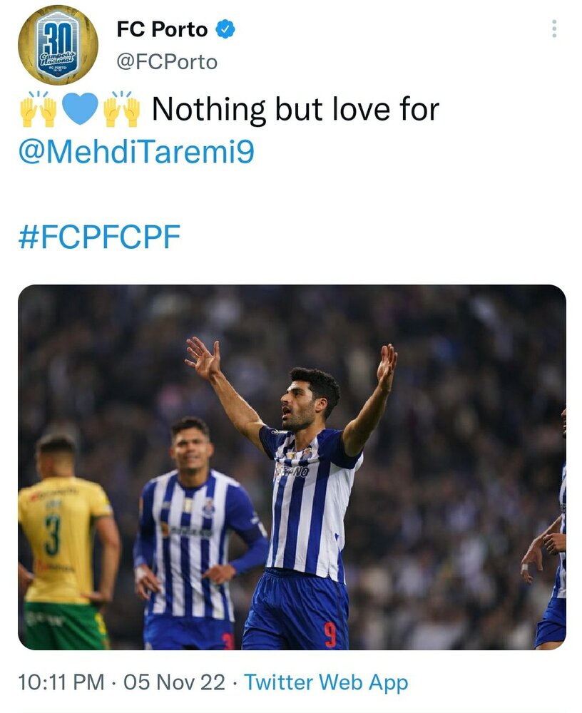 عکس| ابراز عشق اژدها به ستاره فوتبال ایران