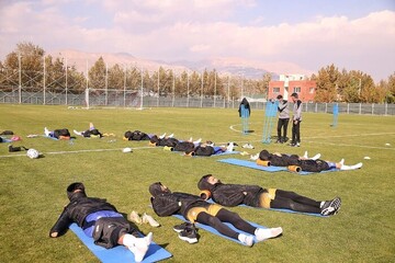 اتفاق‌های جالب تمرین تیم ملی؛ از صرف نهار در زمین چمن تا فکر کردن رو به آسمان!