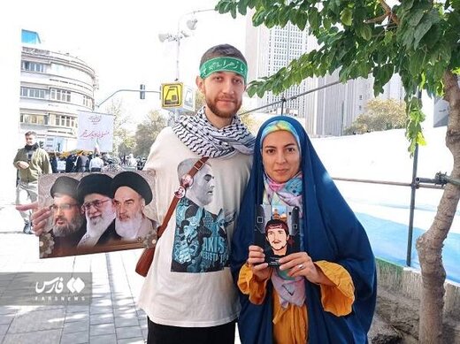 روایت «فارس» از حضور و سخنان «جوان آمریکایی تازه مسلمان» در راهپیمایی ۱۳ آبان تهران روایت «فارس» از حضور و سخنان «جوان آمریکایی تازه مسلمان» در راهپیمایی ۱۳ آبان تهران