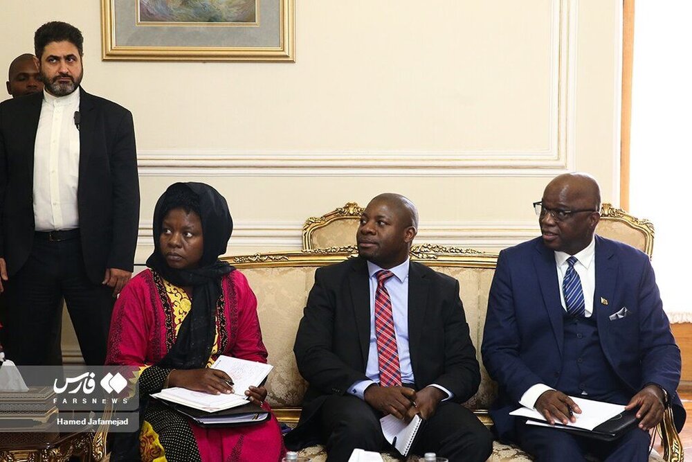 تصاویر | پوشش زن رئیس جمهور زیمبابوه در ایران