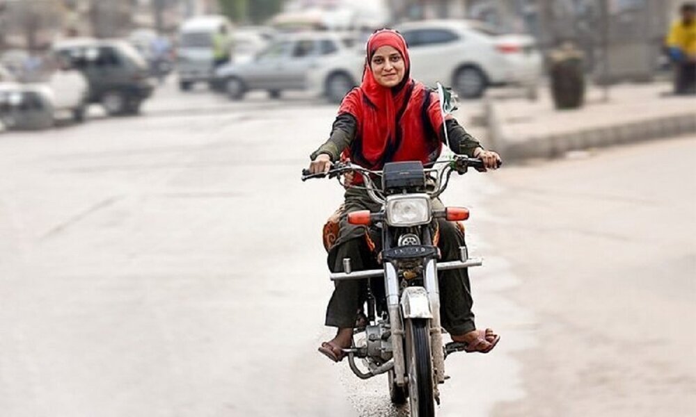 اعلام تصمیم پلیس درباره موتورسواری زنان - خبرآنلاین