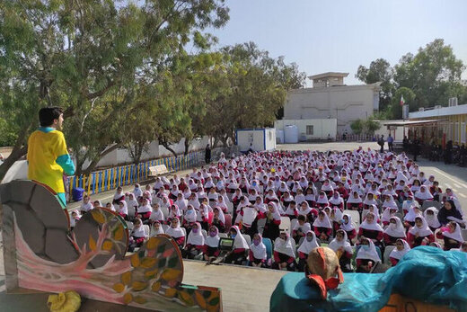 تماشاخانه سیار کانون مهمان کودکان و نوجوانان کیش شد تماشاخانه سیار کانون مهمان کودکان و نوجوانان کیش شد
