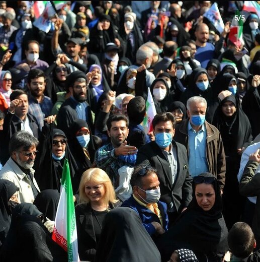واکنش مجری زن تلویزیون به حضور خبرساز بانوی بلوند بدون حجاب در راهپیمایی ۱۳ آبان  