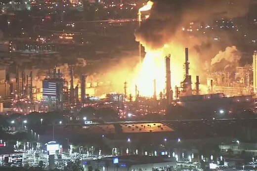 ببینید | آتش‌سوزی گسترده در پالایشگاه نفت کالیفرنیا
