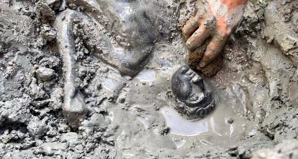 فيديو وصور تقرير كامل عن اكتشاف تماثيل برونزية لآلهة عمرها 2000 عام ؛  تم العثور على هذه المنحوتات في الينابيع الساخنة في إيطاليا 