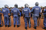 لباس پلیس‌ ضد شورش چه امکاناتی دارد؟/ با لباس‌های خاص پلیس‌های ویژه از ۵ قاره جهان آشنا شوید