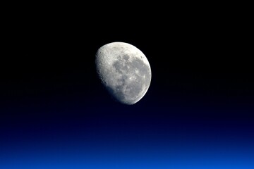 شمارش معکوس برای زندگی در ماه | تنها 8 سال مانده‌است!