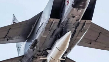 عکس | لحظه پرتاب موشک هایپرسونیک مشهور از یک جنگنده 