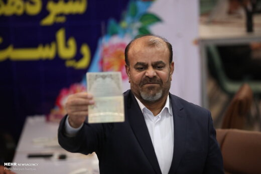 تصاویر رستم قاسمی؛ از مزار همسرش تا خداحافظی با سپاه و بستری شدن در بیمارستان تصاویر رستم قاسمی؛ از مزار همسرش تا خداحافظی با سپاه و بستری شدن در بیمارستان